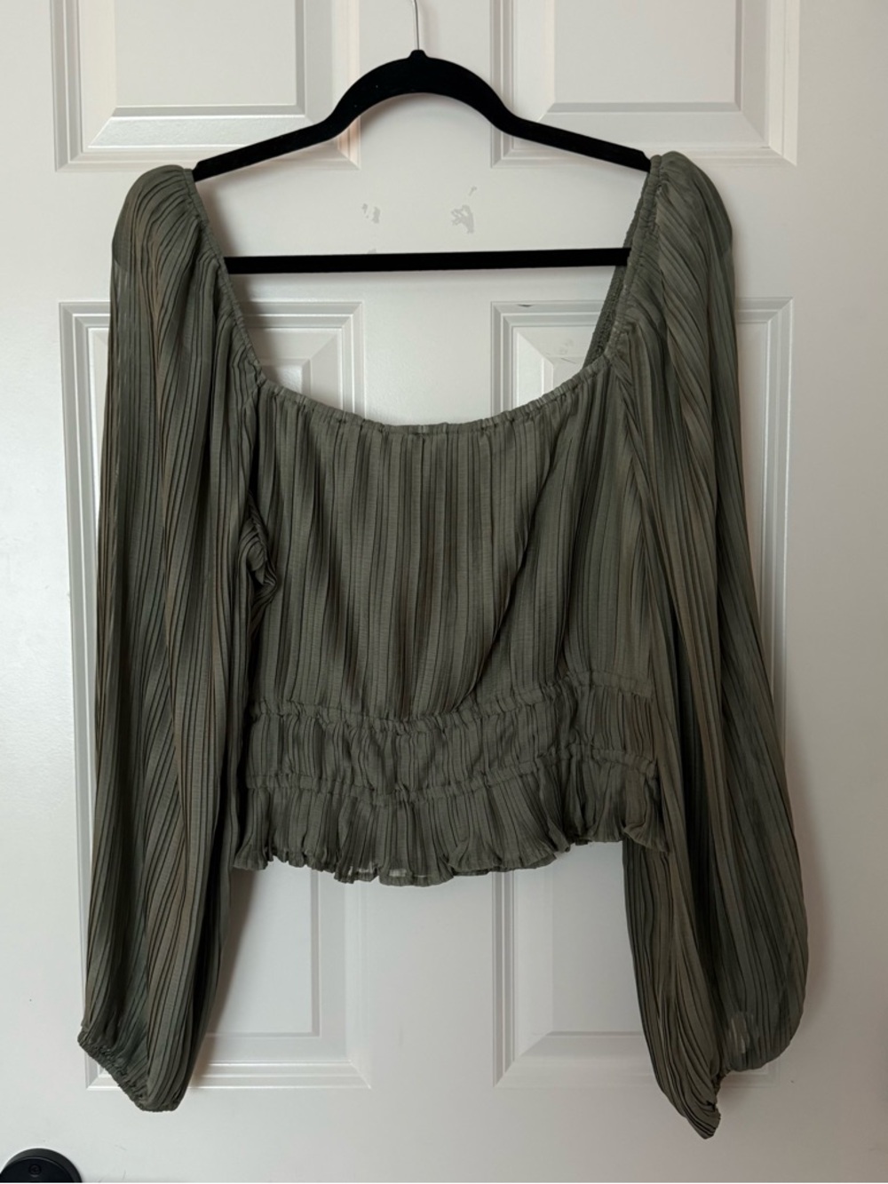 ASTR Long Sleeve Cropped Blouse - Picture 2 of 3